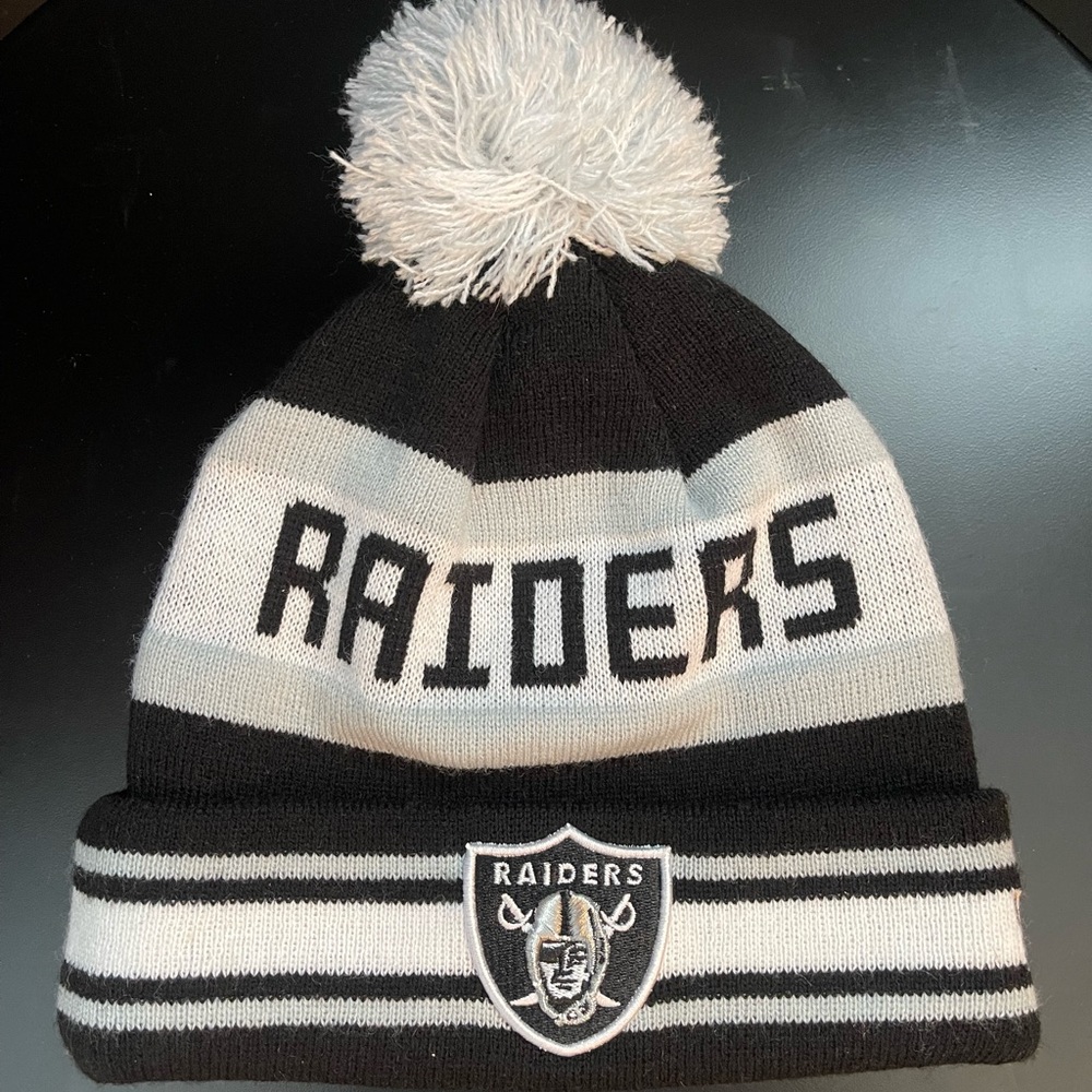 Brand New New Era Raiders Pom Beanie